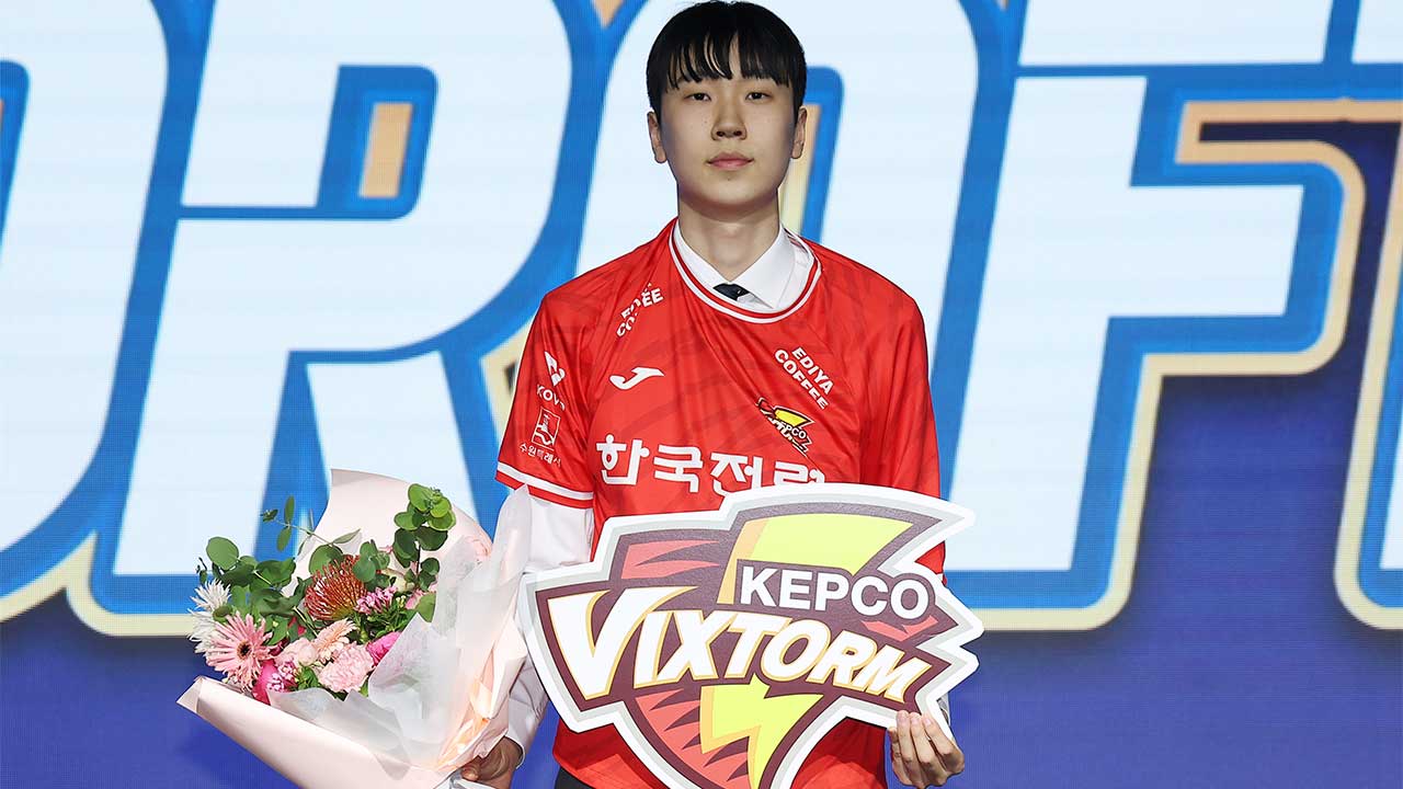제천산업고 <b>방강호</b>, 1순위로 <b>한국전력</b> 유니폼‥<b>이우진</b>은 <b>삼성화재</b>행