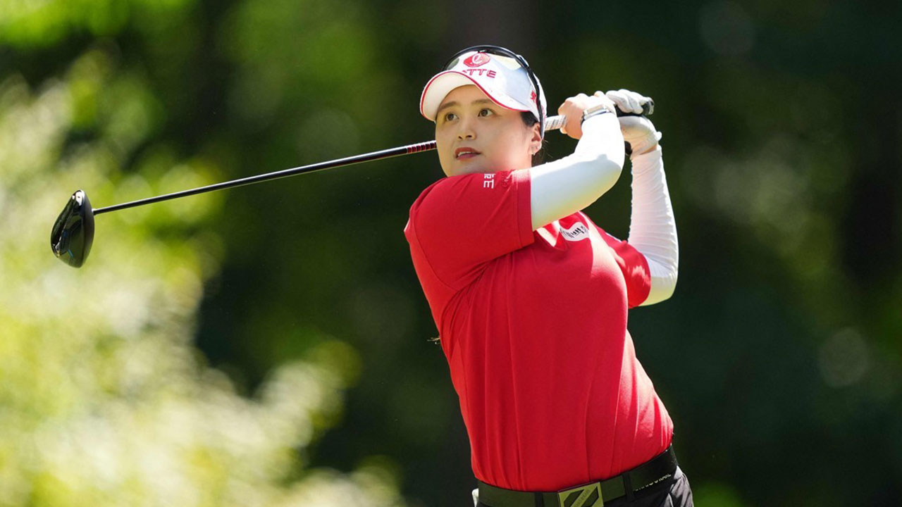 <b>최혜진</b>, <b>메이뱅크 챔피언십</b> 2R도 선두‥LPGA 투어 첫 승 도전
