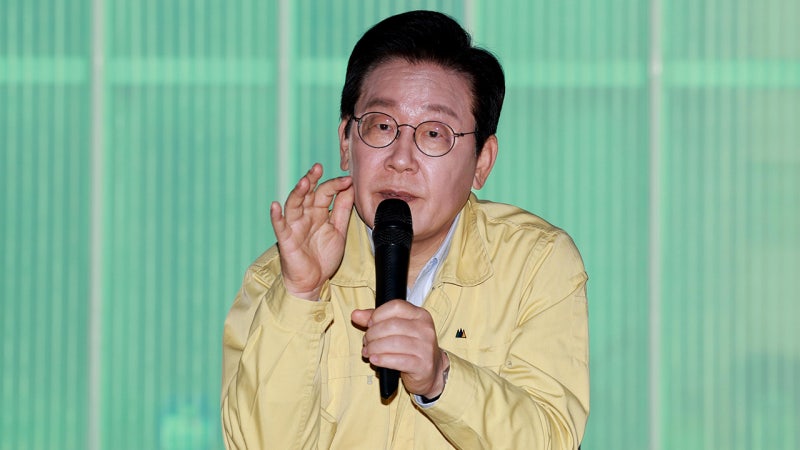 이 대통령 "<b>산불</b>, 과잉이다 싶을 만큼 전력 <b>대응</b>"