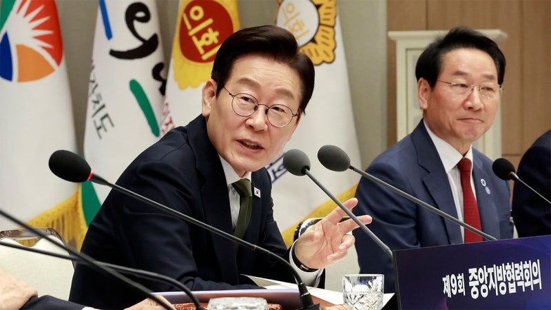 <b>이재명</b> 대통령 "<b>지방정부</b> 역할에 비해 권한 부족‥더 강력한 파트너 돼...