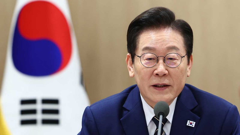 <b>이재명</b> 대통령 지지율 54.5%‥3주 만에 하락세로 돌아서
