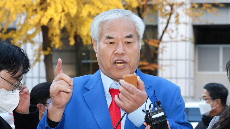 <b>전광훈 경찰 출석</b>‥'법원 폭동 배후' 의혹에 "은퇴한 목사는 개털"
