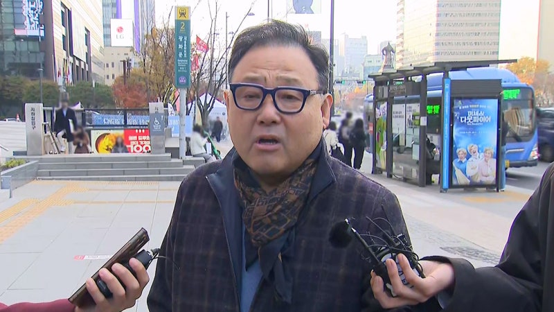 '<b>김건희</b> 바쉐론 시계 선물' <b>로봇개</b> 사업가 서성빈, 특검 조사 출석