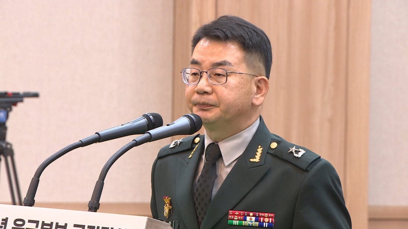[단독] 국방부, '<b>계엄버스</b>' 육군 법무실장에 '1계급 <b>강등</b>' 징계 재결정