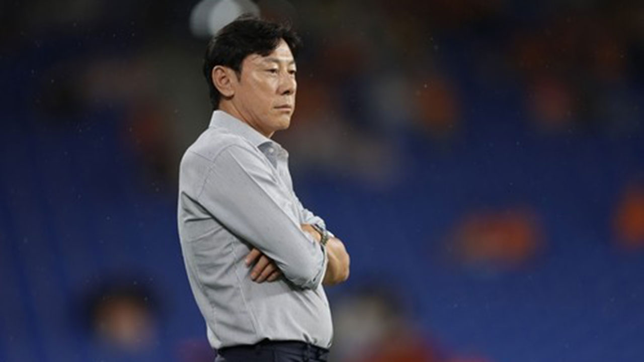 '<b>폭행 논란</b>' <b>신태용</b> 전 감독 "표현 과했다면 사과‥<b>폭행</b> 절대 없어"