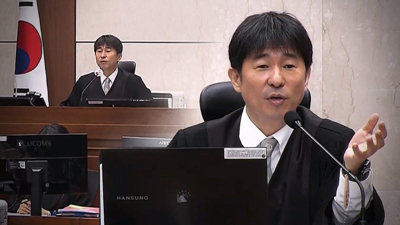 스스로 걷어찬 '권위'‥사법부에 꼬리 문 의혹