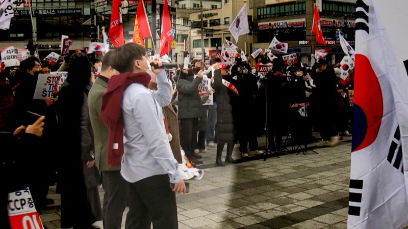 극우 집회서 윤석열 탄핵 반대하던 학생이 충북대 총학생회장 당선
