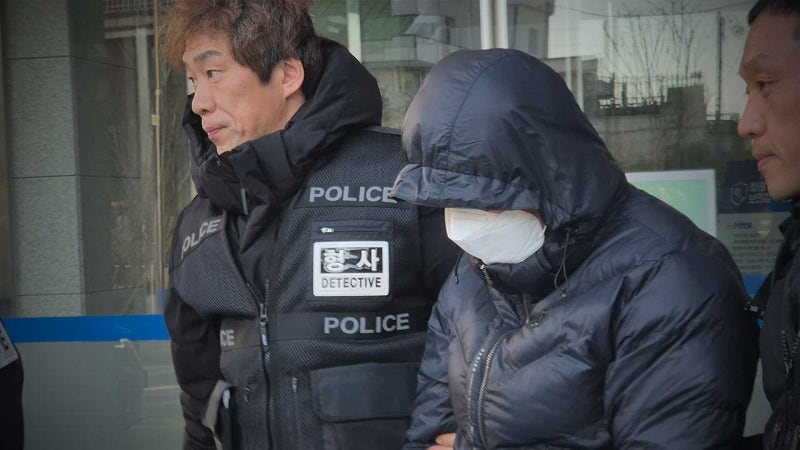 환경미화원 상대 '<b>계엄령 놀이</b>' 강원 양양군 <b>공무원</b> 구속