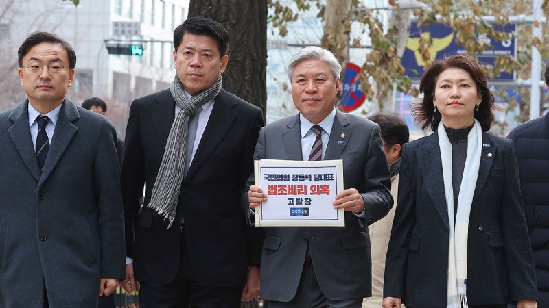 <b>조국혁신당</b>, '사건 청탁' 혐의로 장동혁 대표 고발