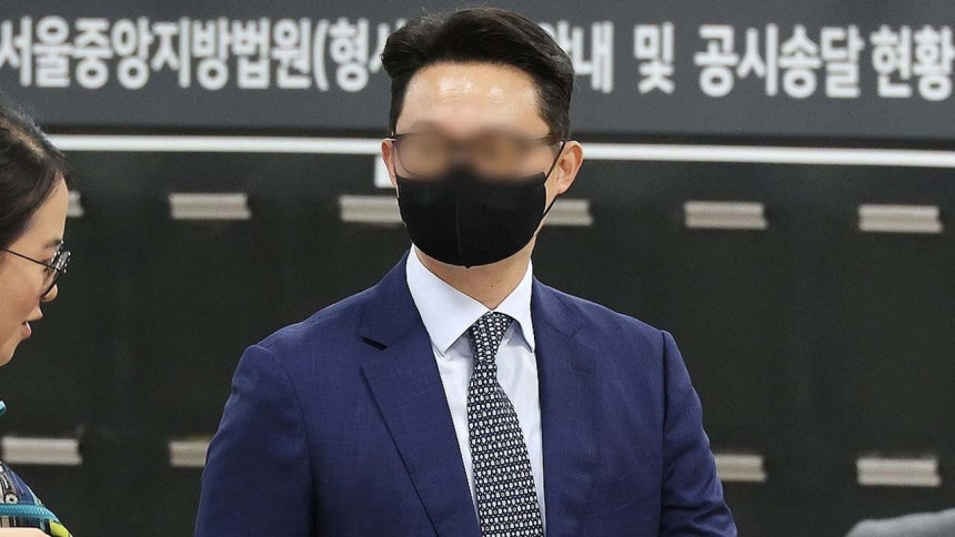 법원 출석하는 전 통일교 세계본부장
