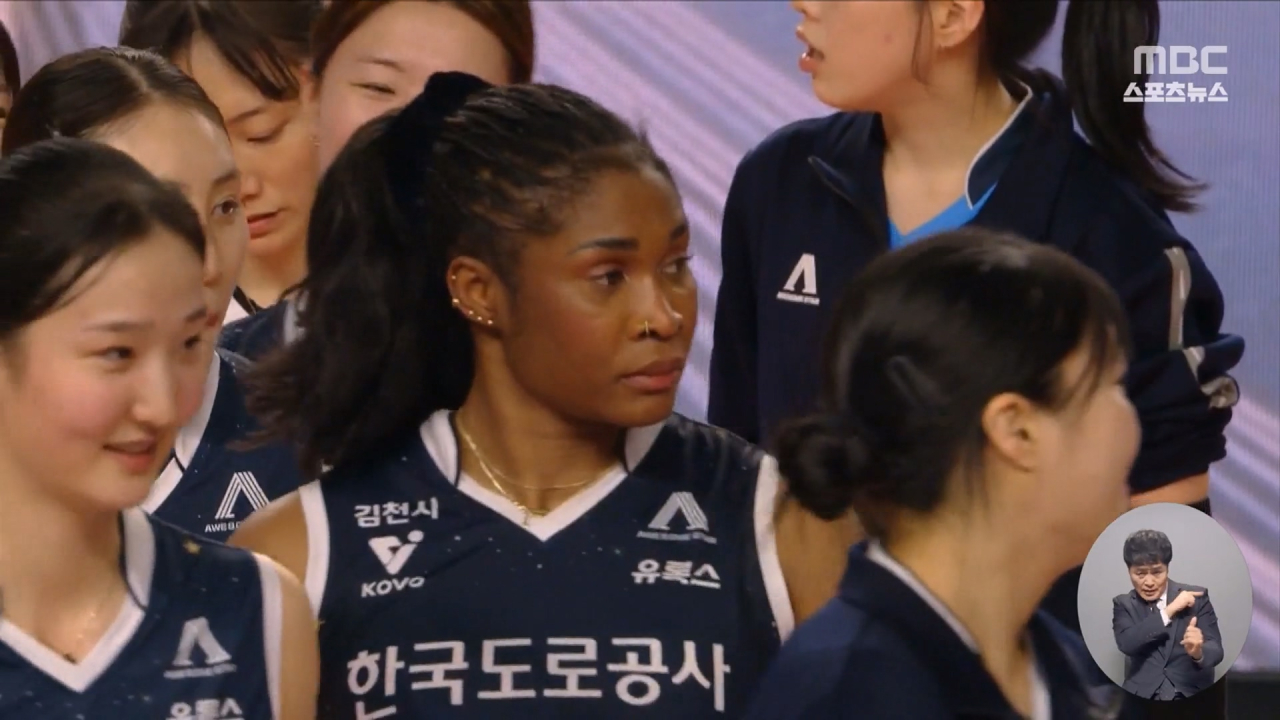 도로공사, 풀세트 접전 끝에 IBK에 승리‥'<b>감독</b>님 <b>최다승</b> 축하해요!'