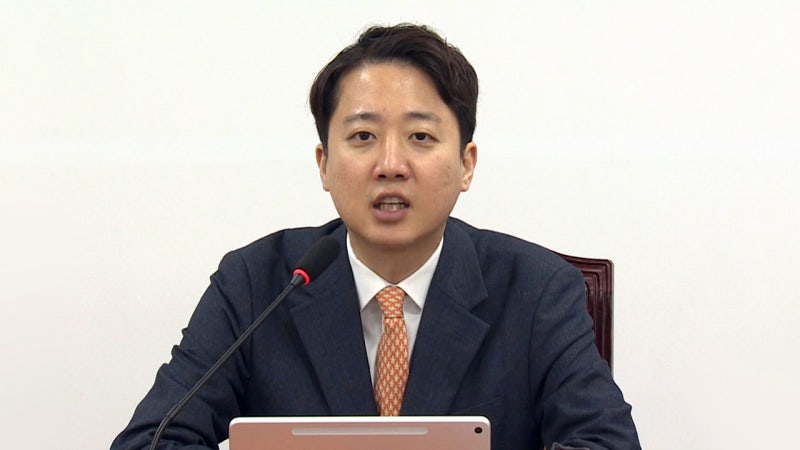 이준석 "<b>대통령 업무보고</b>, 팥쥐 엄마도 울고 갈 갑질"