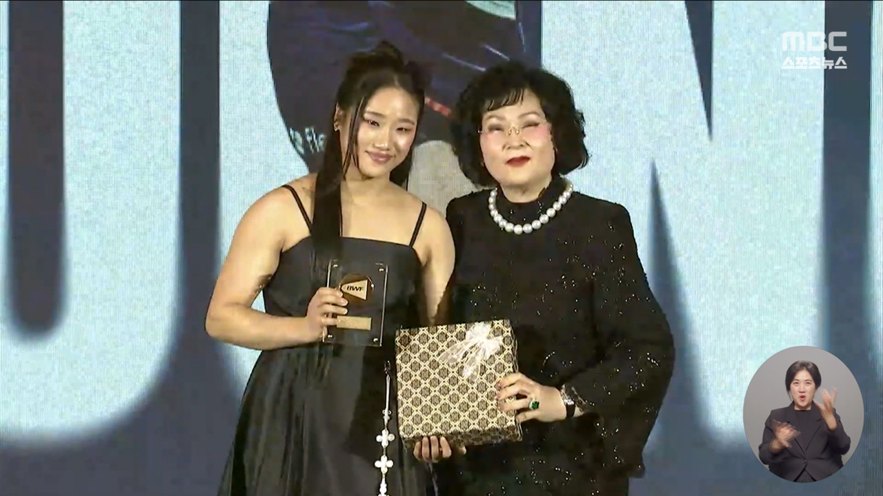 <b>안세영</b>, 3년 연속 <b>올해의</b> 선수‥역대 최고 승률 94%