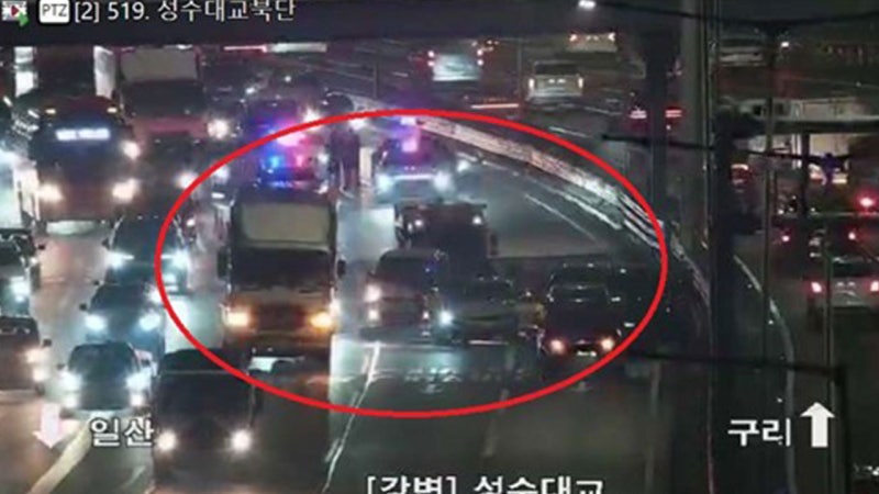 <b>강변북로</b> 성수대교 북단 일산방향서 6대 <b>추돌 사고</b>‥한때 정체