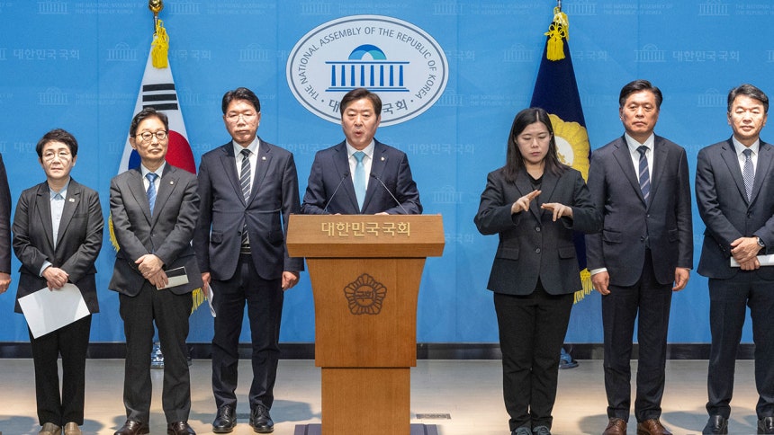 대전·충남 통합 관련 기자회견 하는 민주당 의원들