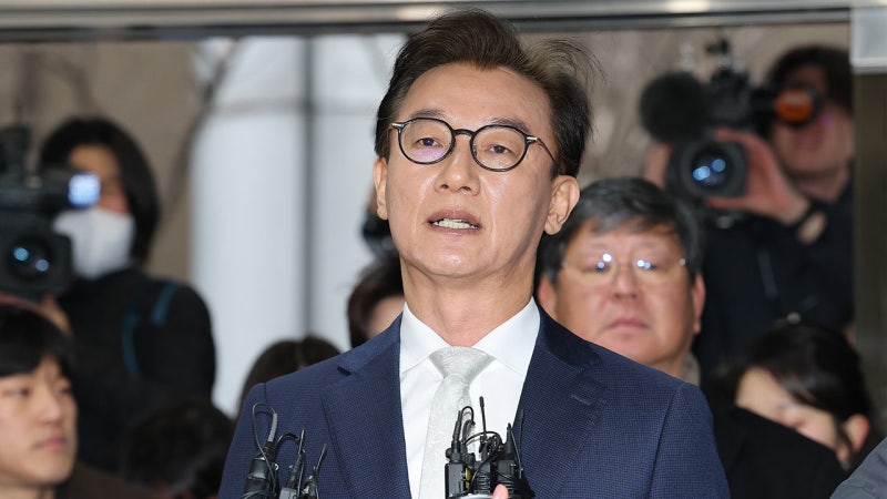 '<b>통일교 의혹</b>' <b>전재수</b> 14시간 조사‥혐의 전면 부인