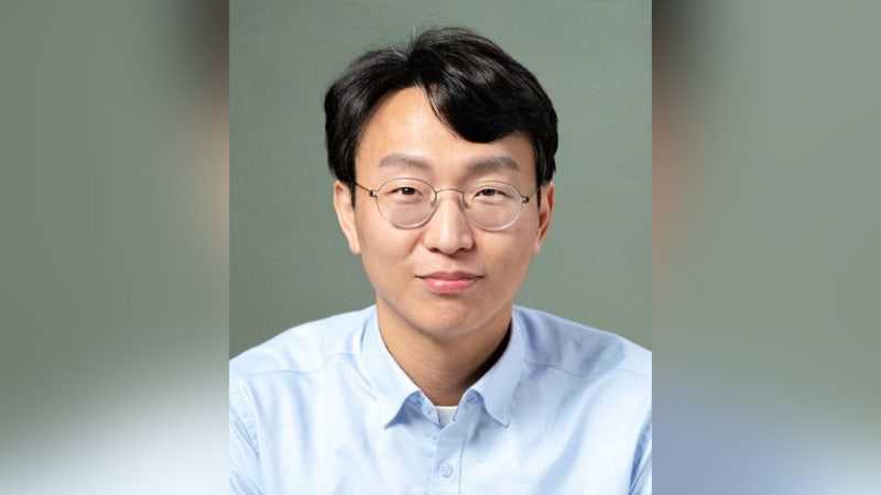 스토킹 고소당한 <b>정희원</b> 전 동료, <b>강제추행</b> 혐의 <b>맞고소</b>