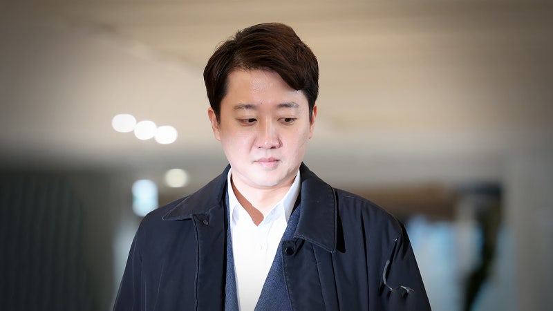 '<b>공천개입</b> 의혹' <b>이준석</b> '김건희 특검' 첫 출석