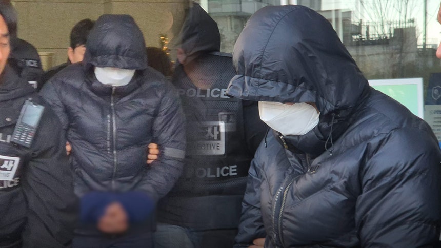 영장실질심사 출석한 '환경미화원 괴롭힘 사건' 양양군 공무원 2025.12.5