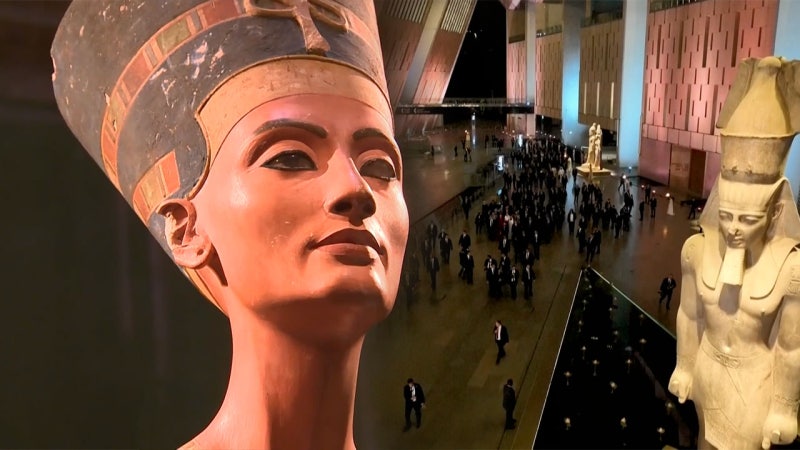 '이집트 최고 미녀'의 험난한 귀향길‥그녀는 돌아갈 수 있을까?