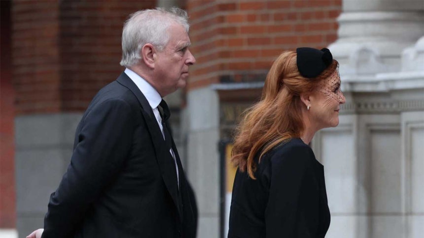 작년 9월 켄트 공작부인 장례식 참석한 앤드루와 세라 퍼거슨