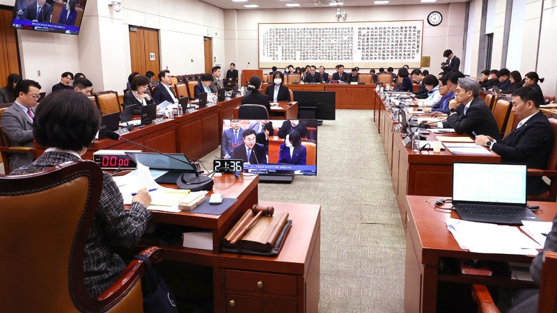 국회 법사위, '재외국민 투표권 보장' 국민투표법 與 주도로 처리