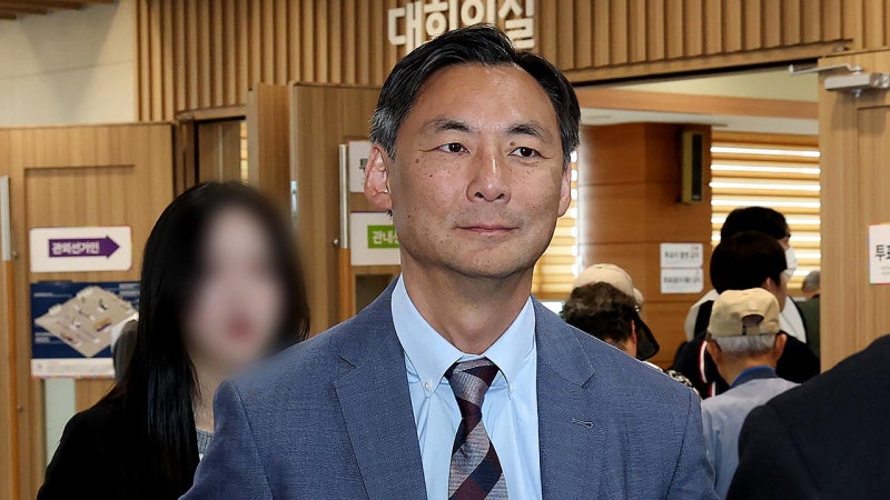 '이 대통령 범죄 연루설 제기' <b>모스 탄</b>, 출국정지 결정에 <b>취소소송</b> 제기