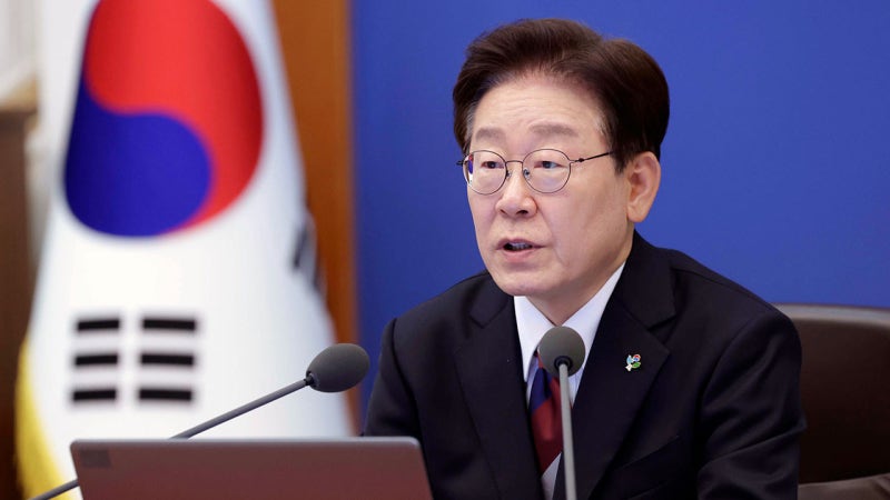 <b>이 대통령</b>, 내일 '대체불가 대한민국' 슬로건으로 취임 1주년 <b>기자회견</b>