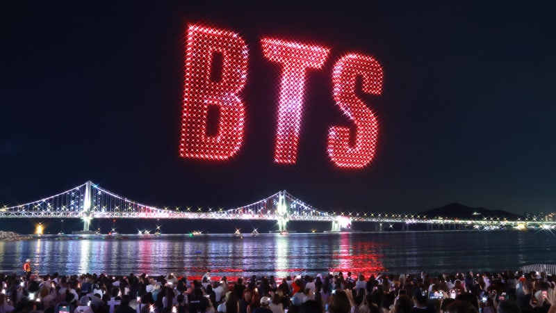 <b>BTS 부산 공연</b> 첫날 1시간 넘게 <b>지연</b>‥하이브 "불편 끼쳐 사과"