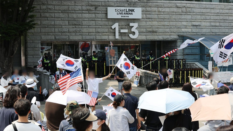 체육단체, 핸드볼경기장 진입 시도‥시위대와 대치 중