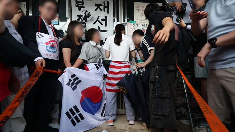 [속보] 시위자 1명이 막은 문‥ 체육단체, 결국 현장 철수