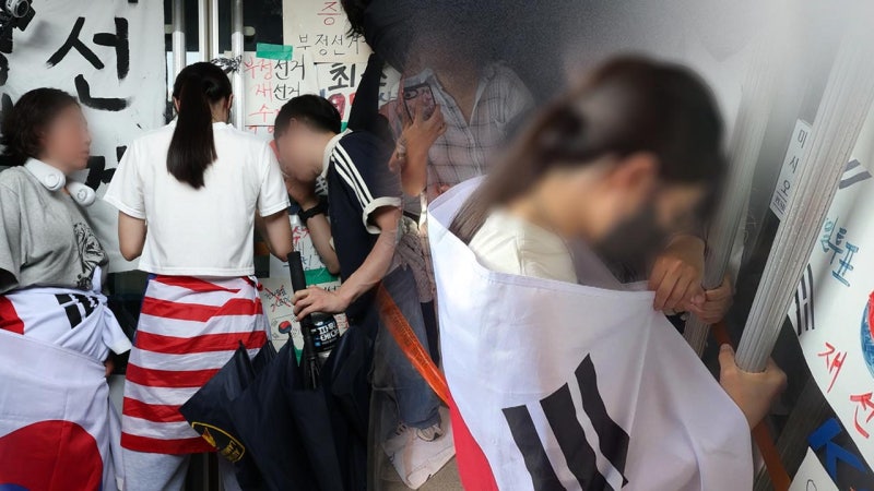 경찰, 잠실 개표소 진입 막은 '성조기 여성' 특정해 출석 요구