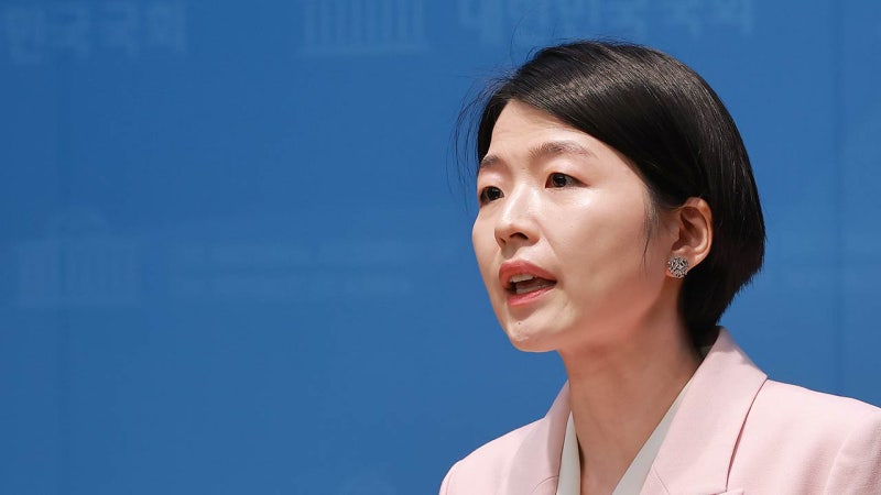 <b>한지아</b>, '적십자사 회장 선출' 인요한 향해 "사퇴하라‥위선적 인선"