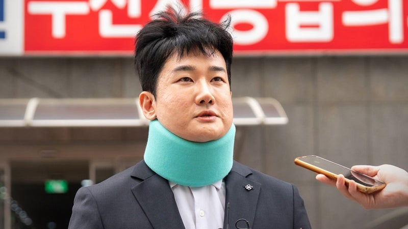 '음료 테러 자작극' 혐의 정이한 전 부산시장 후보 구속영장 청구