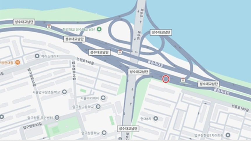 성수대교 남단 단차 발생한 진입램프 지점(붉은색 원) [구글지도 캡처]