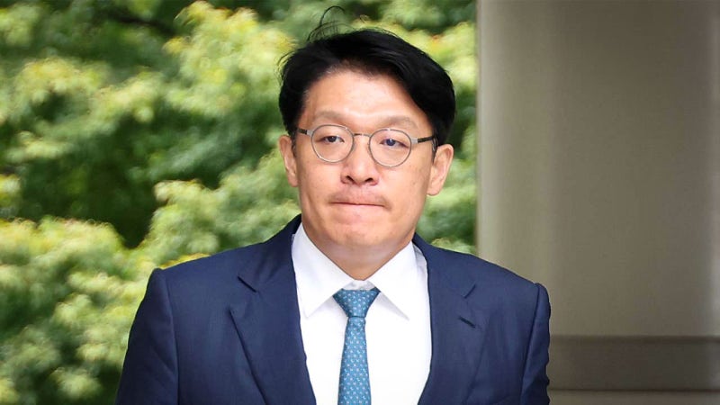 <b>가덕도 테러</b> 흉기 알고도 보고서에 '커터칼'‥김상민 전 검사 송치
