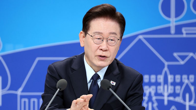 <b>이 대통령</b> "<b>보유세</b> 정상화했으면 이렇게까지 집값 안 올랐을 것"