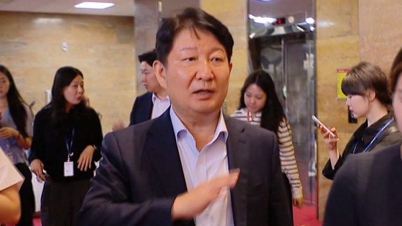 <b>권영진</b>, 상임위 배정 반발해 <b>멱살잡이</b>‥"변명 여지없이 제 불찰"