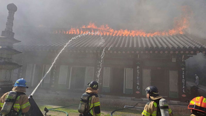강원 <b>동해</b>시 삼화산 <b>삼화사 화재</b>‥진화 중