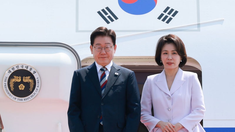 이재명 <b>대통령</b>, 7박 11일 순방 귀국날 7시간 반 부동산·주식 <b>마라톤</b> 회...