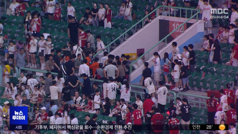 수도권 첫 <b>폭염</b>중대경보‥야구장 <b>온열질환</b>자 <b>속출</b>