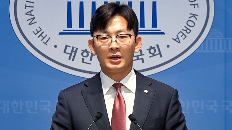 국힘, <b>황희</b> '<b>버스하우스</b>' <b>제안</b>에 "청년 모욕‥본인부터 들어가라"