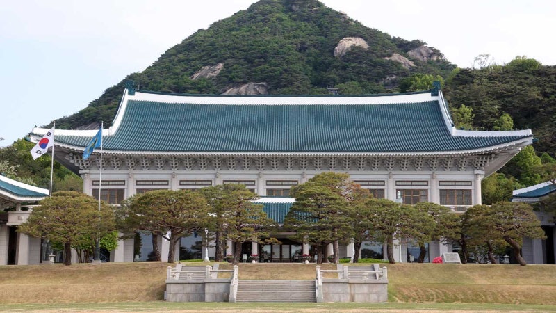 靑 "제왕적 대통령제 문제점 공감‥'<b>4년 중임제</b>' 수용성 가장 높아"