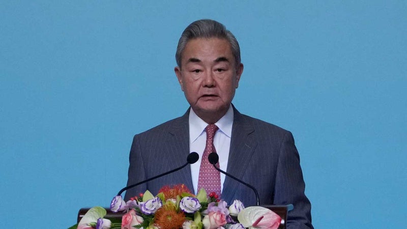<b>이 대통령</b>, 한국 방문하는 왕이 중국 외교부장 모레 <b>접견</b>