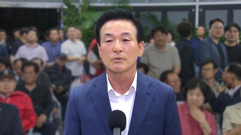 '명함 넣은 명절 선물 제공' 백성현 <b>논산시장</b> 1심 <b>당선무효형</b>