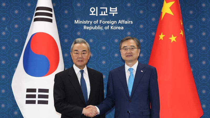 [속보] 왕이 중국 <b>외교</b>부장 "한반도 평화·안정 위해 건설적 역할 하겠...