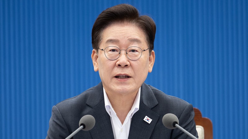 <b>이 대통령</b>, 오는 28일 민주당 국회의원 <b>청와대</b> 초청 <b>오찬</b>