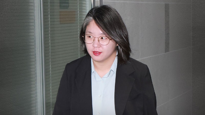 <b>용혜인</b>, '<b>의원직 사퇴</b>' <b>거부</b>‥"국고보조금 때문?" 집중포화