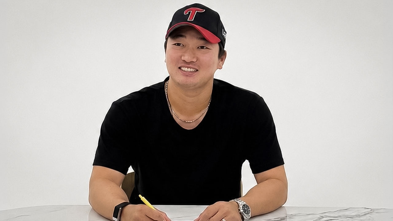 '미국 도전 마친' <b>고우석</b>, <b>LG</b>와 연봉 5억 원에 <b>계약</b>