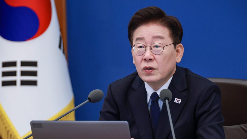 이 <b>대통령</b> "<b>경찰</b>, 뼈 깎는 각오로 내부 <b>자정</b>과 제도 개선"